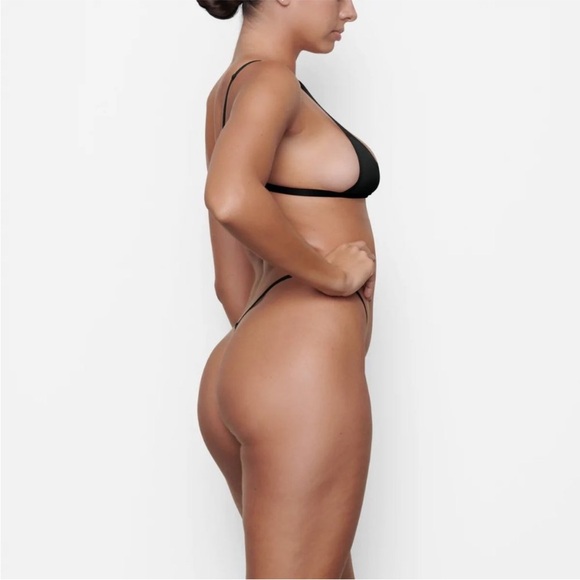 A34 Skims Fits Everybody Micro Thong in Jasper Brown Size S NWT - Picture 3 of 5